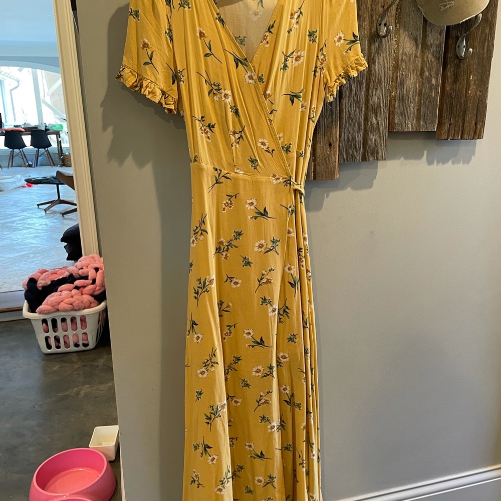 Size small yellow daisy dress
